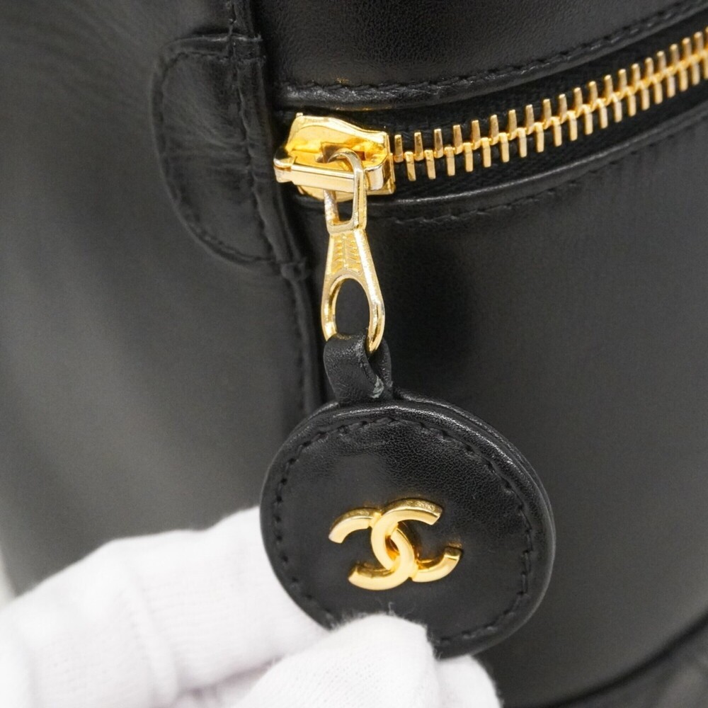 CHANEL Black Lambskin Leather Vanity Bag - Picture 10 of 11